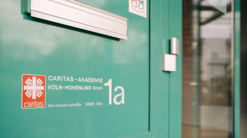 Briefkasten mit der Adresse der Akademie